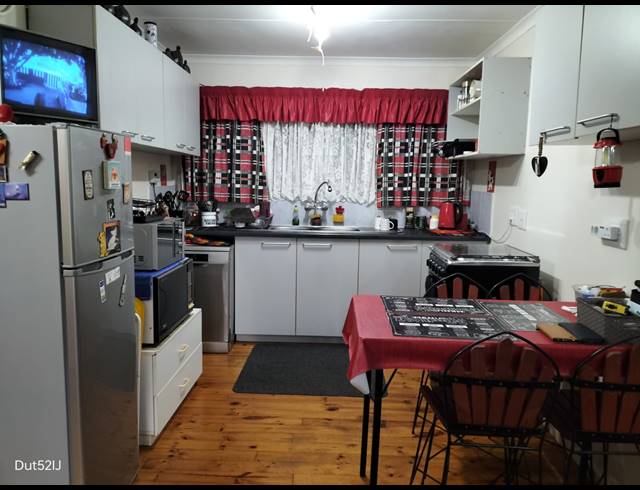 3 BEDROOM HOUSE FOR SALE IN FRAAIUITSIG